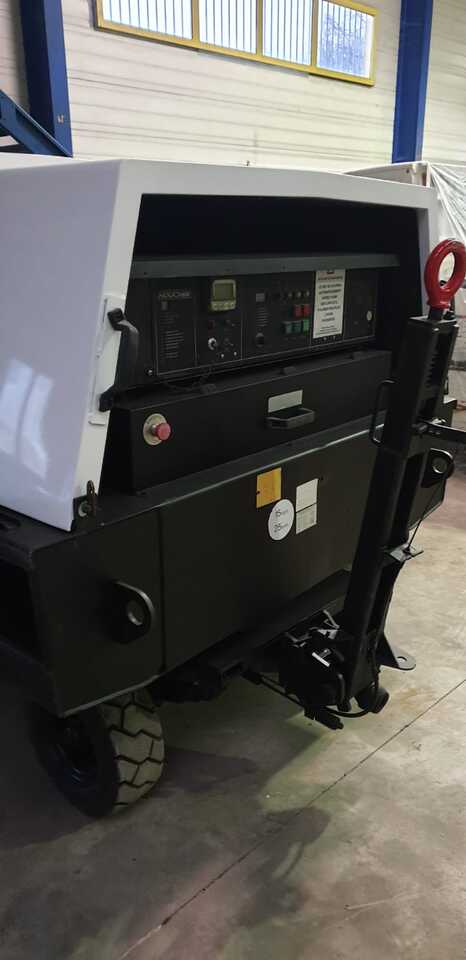 Houchin GPU C690 90KvA+28DC - Ground power unit: gambar 3 Houchin GPU C690 90KvA+28DC - Ground power unit: gambar 3