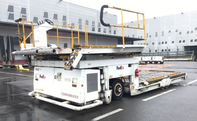 Lower Deck Loader FMC Commander 15 Wide - Pemuat kargo pesawat terbang: gambar 1 Lower Deck Loader FMC Commander 15 Wide - Pemuat kargo pesawat terbang: gambar 1