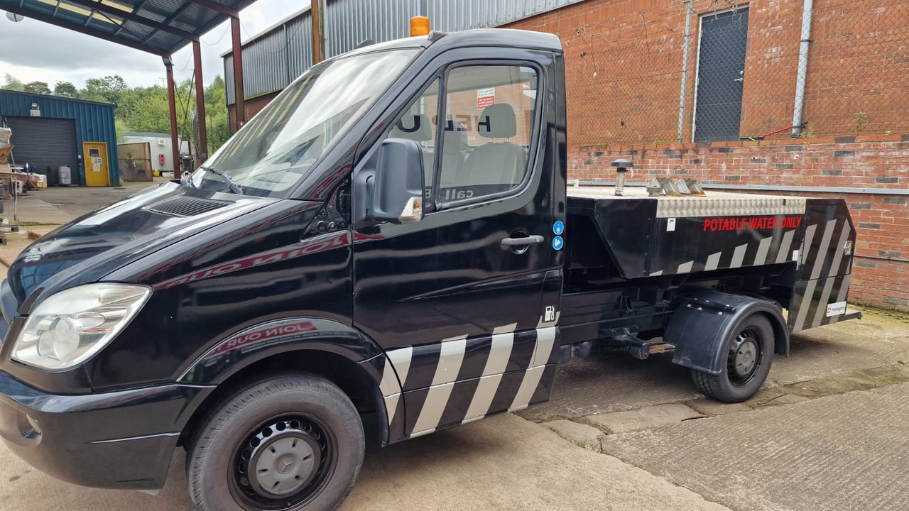 Mallaghan Water Truck WSU1000 - Peralatan pendukung darat: gambar 2 Mallaghan Water Truck WSU1000 - Peralatan pendukung darat: gambar 2