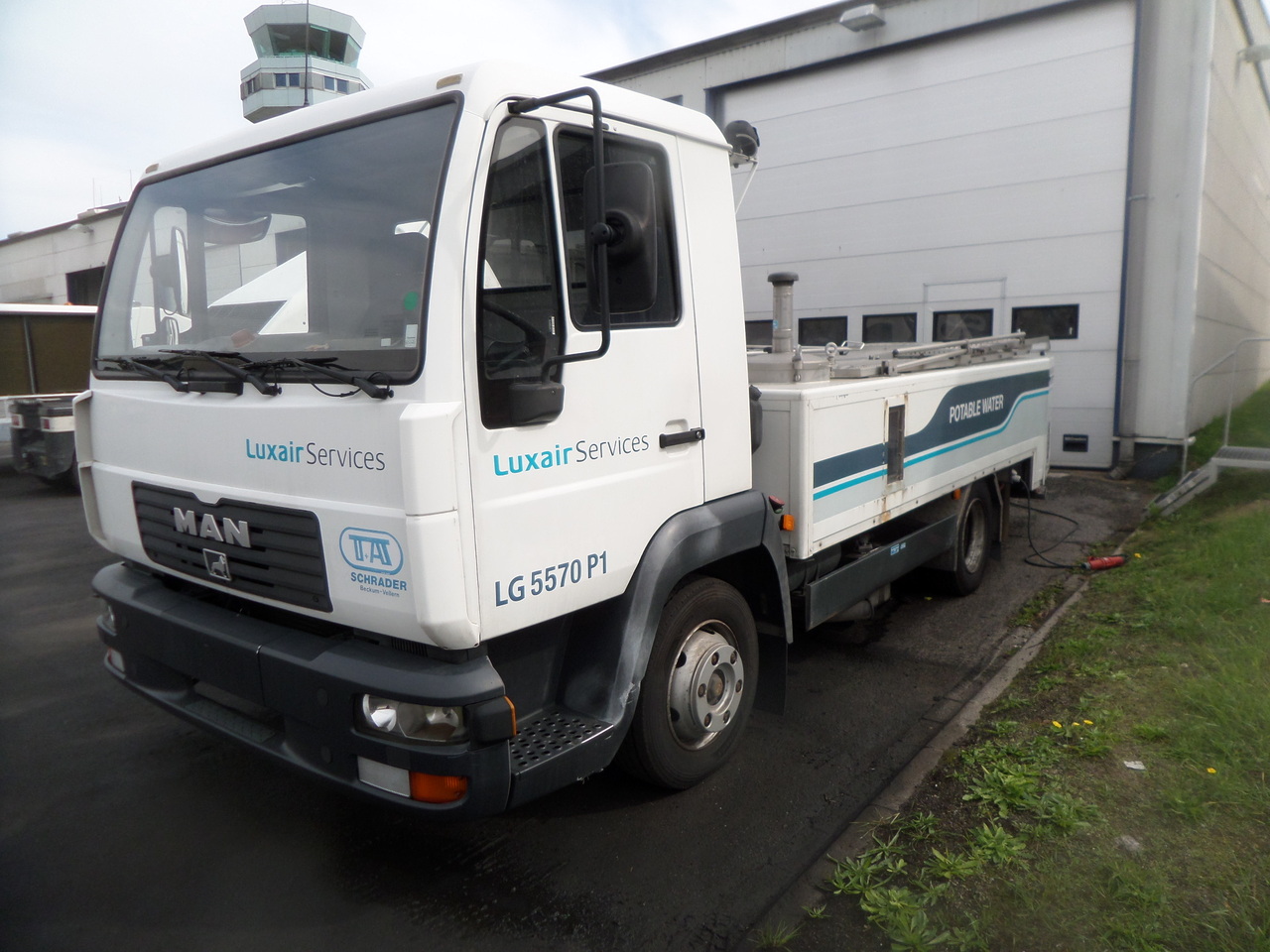 Schrader Water truck WSU 3000 MAN - Peralatan pendukung darat: gambar 1 Schrader Water truck WSU 3000 MAN - Peralatan pendukung darat: gambar 1