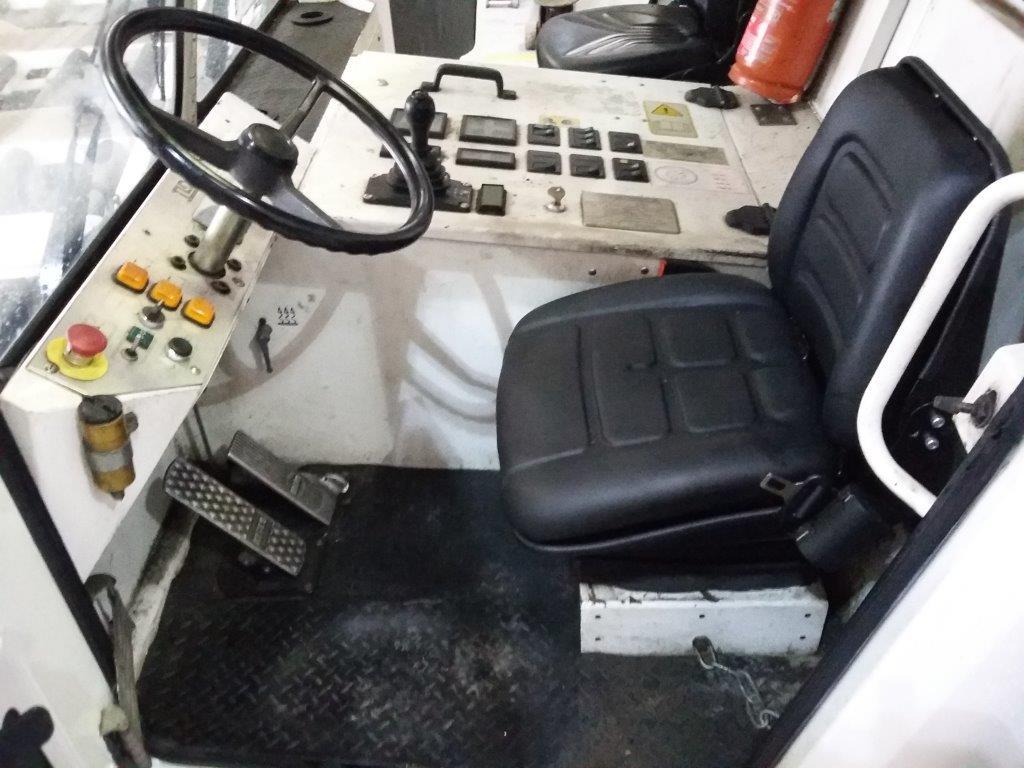 Pushback Tractor TLD TMX400-26 - Traktor mundur: gambar 4 Pushback Tractor TLD TMX400-26 - Traktor mundur: gambar 4