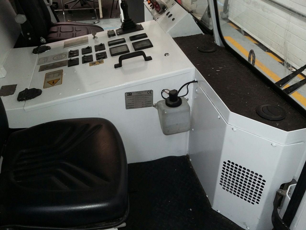 Pushback Tractor TLD TMX400-26 - Traktor mundur: gambar 5 Pushback Tractor TLD TMX400-26 - Traktor mundur: gambar 5