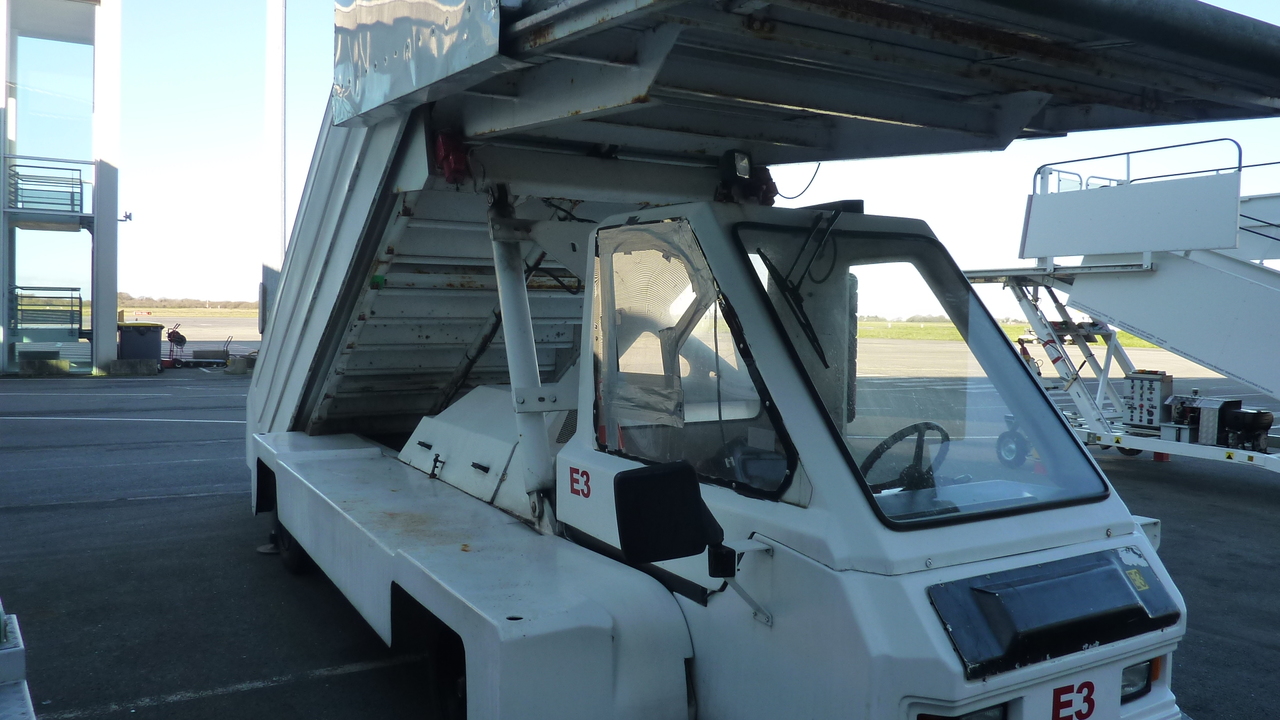 TLD Passenger stairs ABS580 - Tangga pesawat: gambar 4 TLD Passenger stairs ABS580 - Tangga pesawat: gambar 4