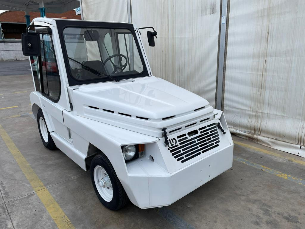 TLD TMX30 - Traktor mundur: gambar 2 TLD TMX30 - Traktor mundur: gambar 2