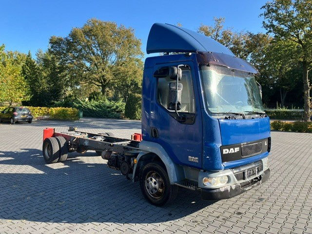DAF LF 220 FA45.220 LF - Truk sasis: gambar 2 DAF LF 220 FA45.220 LF - Truk sasis: gambar 2
