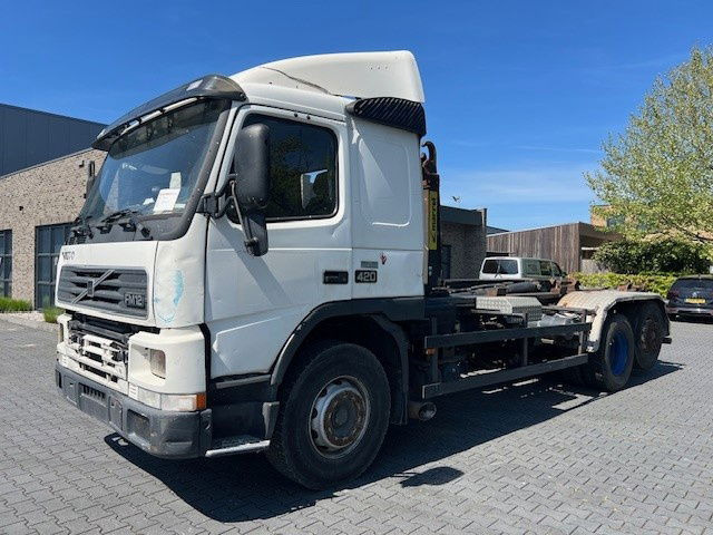 Volvo FM 12.420 FM12.420 6x2 - Truk sasis: gambar 1 Volvo FM 12.420 FM12.420 6x2 - Truk sasis: gambar 1