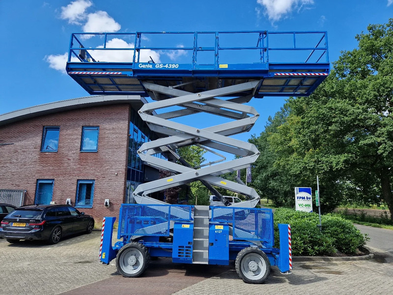Genie GS-4390 (15,5 mtr werkhoogte) - Scissor lifts: gambar 3 Genie GS-4390 (15,5 mtr werkhoogte) - Scissor lifts: gambar 3