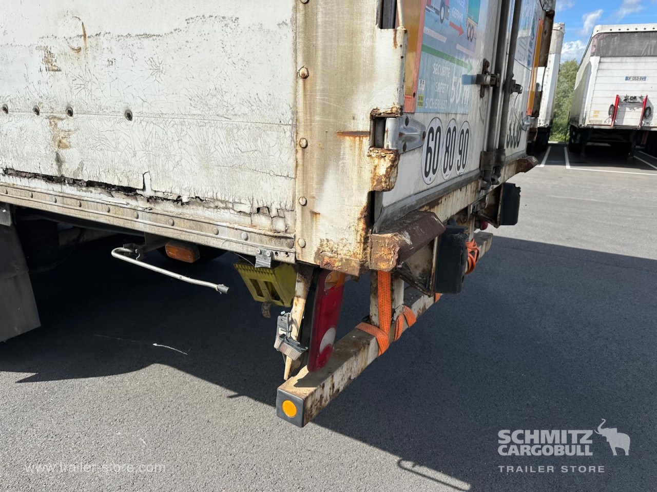 Semi-trailer kotak tertutup Dryfreight Standard: gambar 11