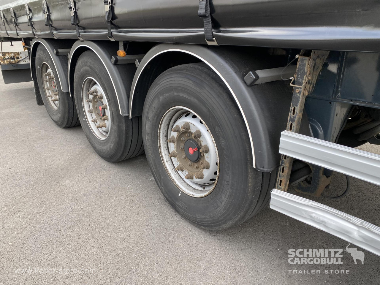 FRUEHAUF Curtainsider Standard - Semi-trailer dengan terpal samping: gambar 4 FRUEHAUF Curtainsider Standard - Semi-trailer dengan terpal samping: gambar 4