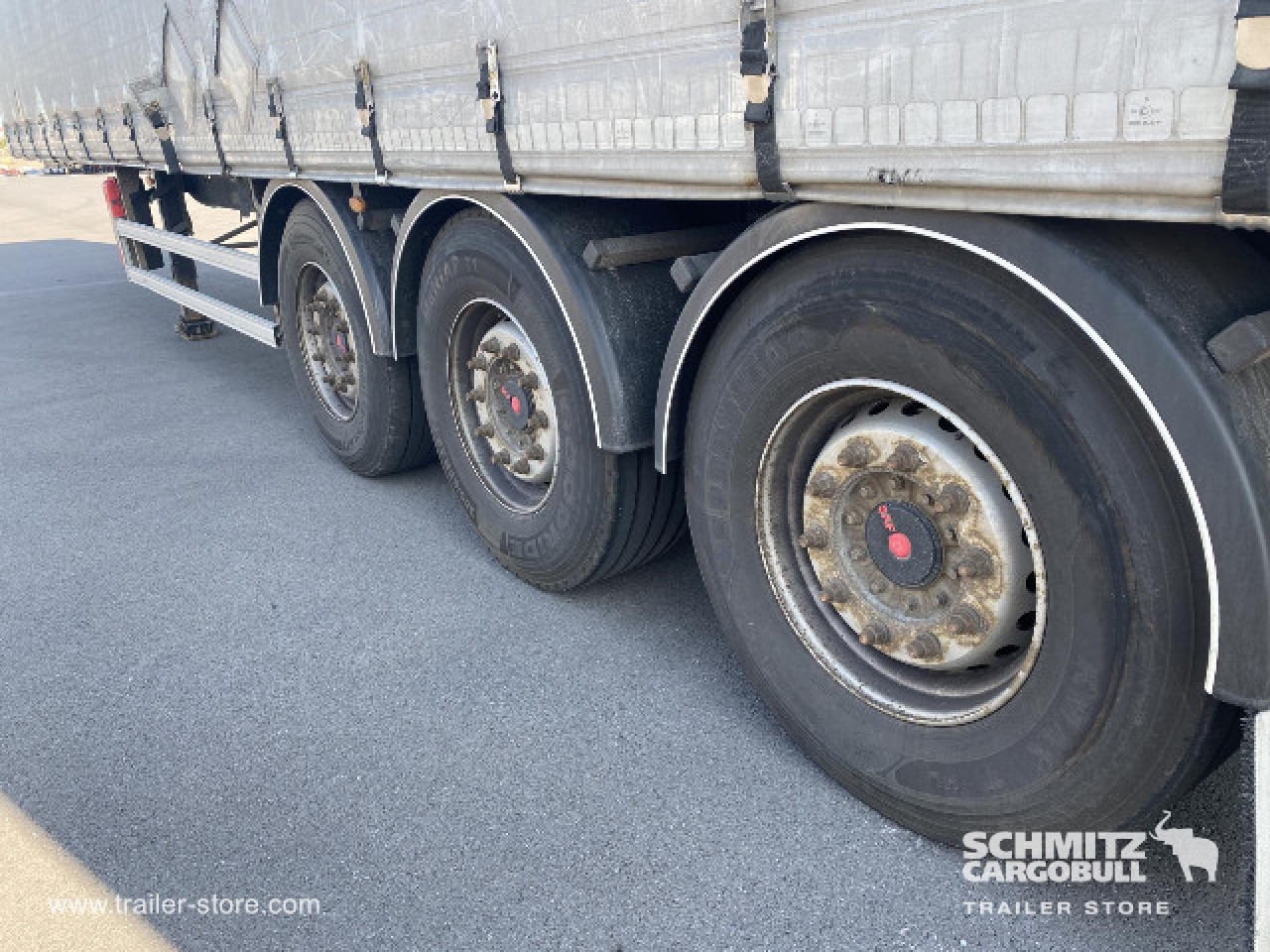 FRUEHAUF Curtainsider Standard - Semi-trailer dengan terpal samping: gambar 3 FRUEHAUF Curtainsider Standard - Semi-trailer dengan terpal samping: gambar 3