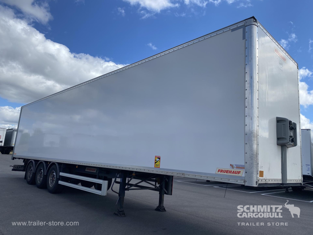 FRUEHAUF Dryfreight Standard - Semi-trailer kotak tertutup: gambar 1 FRUEHAUF Dryfreight Standard - Semi-trailer kotak tertutup: gambar 1