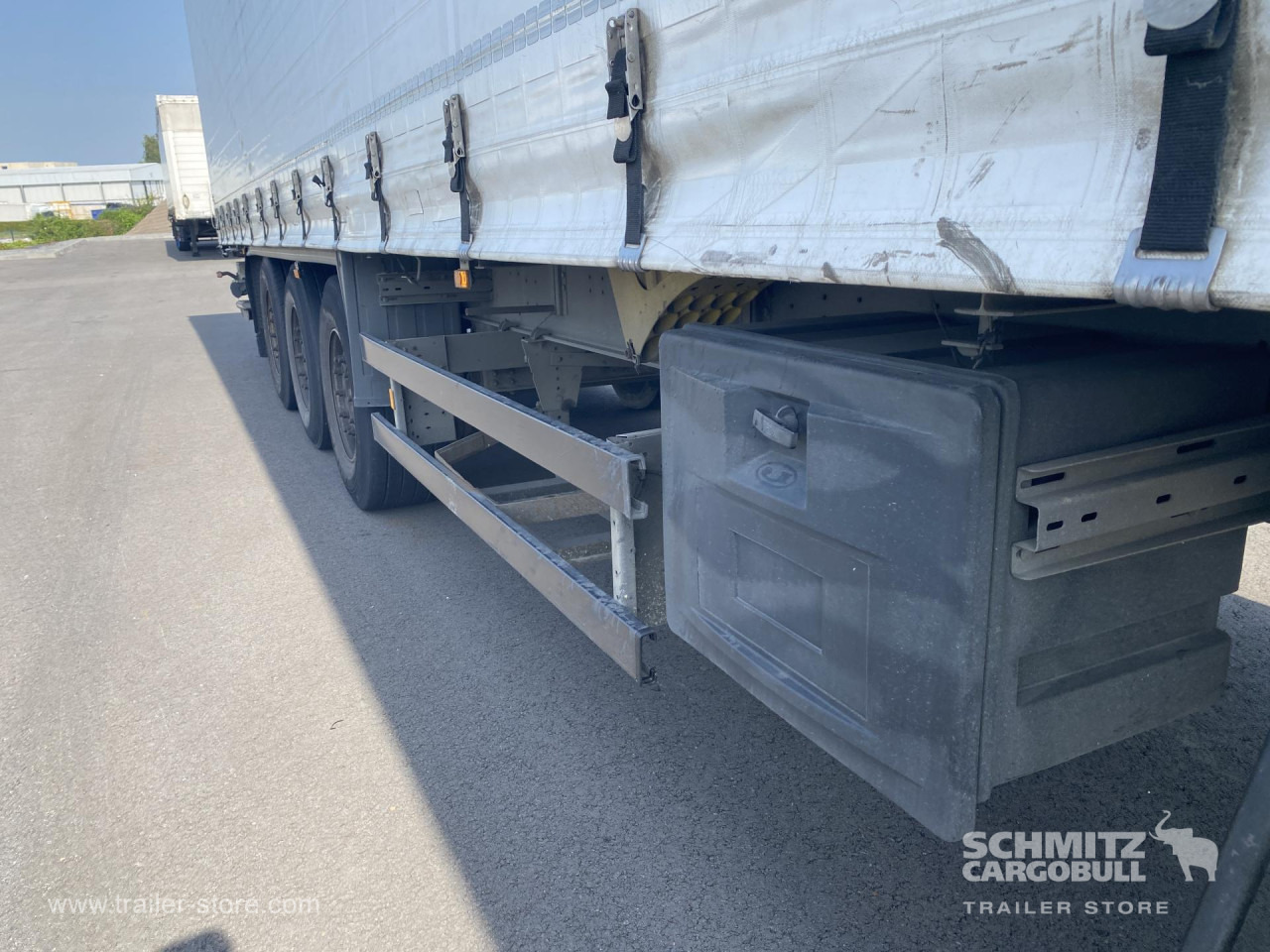 SCHMITZ Curtainsider Mega Taillift - Semi-trailer dengan terpal samping: gambar 4 SCHMITZ Curtainsider Mega Taillift - Semi-trailer dengan terpal samping: gambar 4