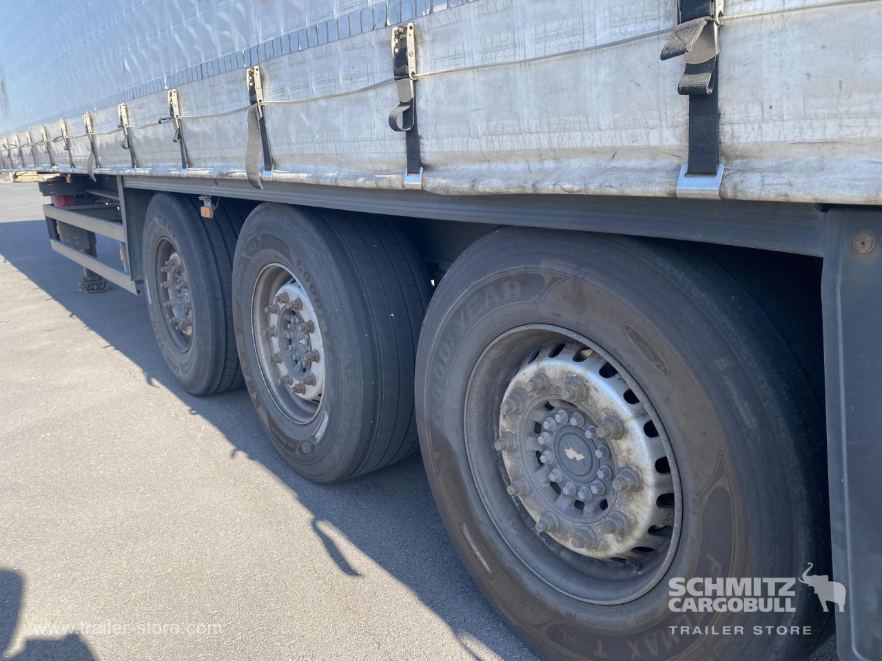 SCHMITZ Curtainsider Standard - Semi-trailer dengan terpal samping: gambar 4 SCHMITZ Curtainsider Standard - Semi-trailer dengan terpal samping: gambar 4