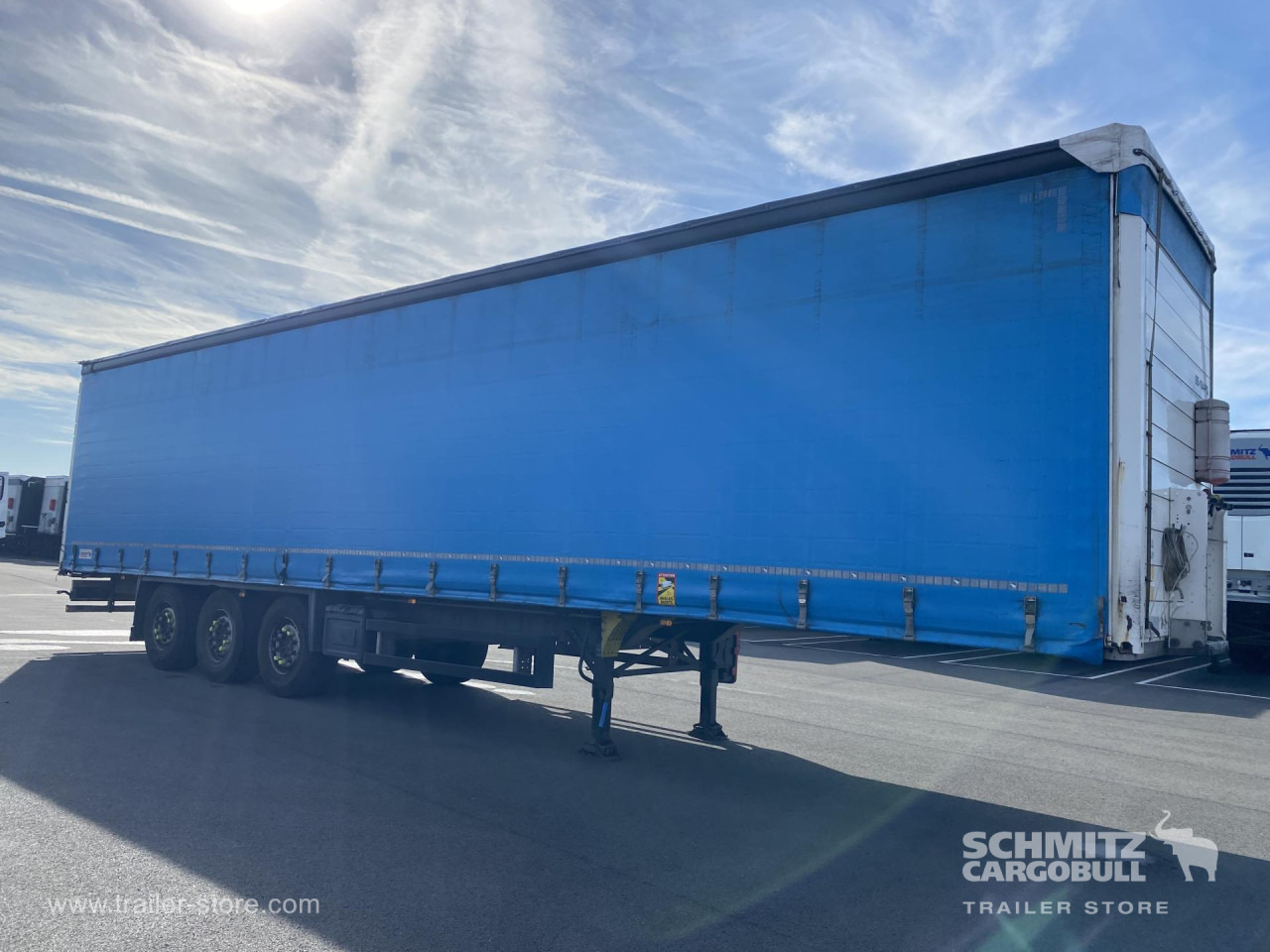 SCHMITZ Curtainsider Standard - Semi-trailer dengan terpal samping: gambar 1 SCHMITZ Curtainsider Standard - Semi-trailer dengan terpal samping: gambar 1
