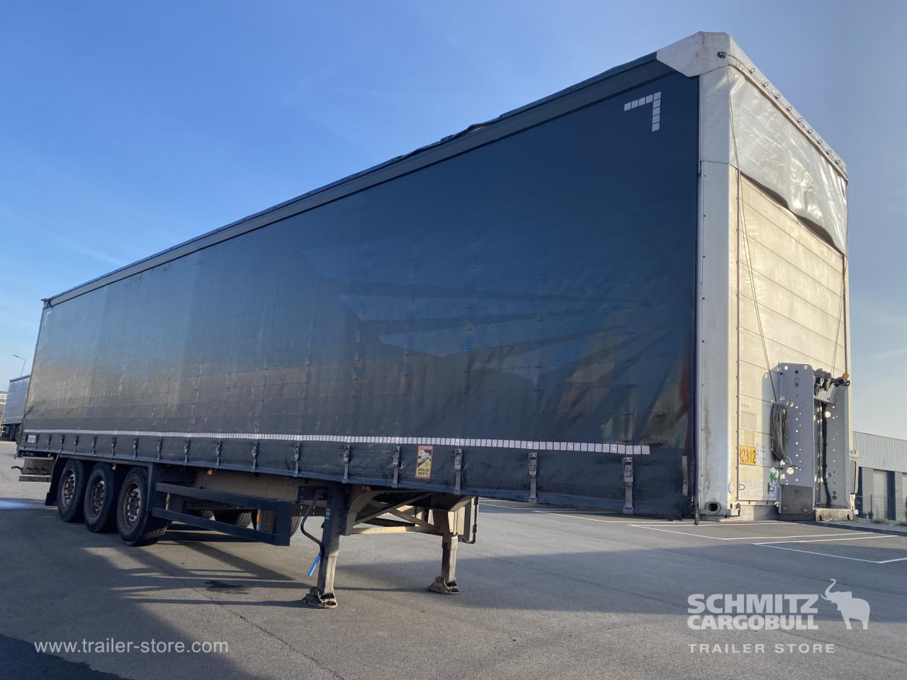 SCHMITZ Curtainsider Standard - Semi-trailer dengan terpal samping: gambar 1 SCHMITZ Curtainsider Standard - Semi-trailer dengan terpal samping: gambar 1