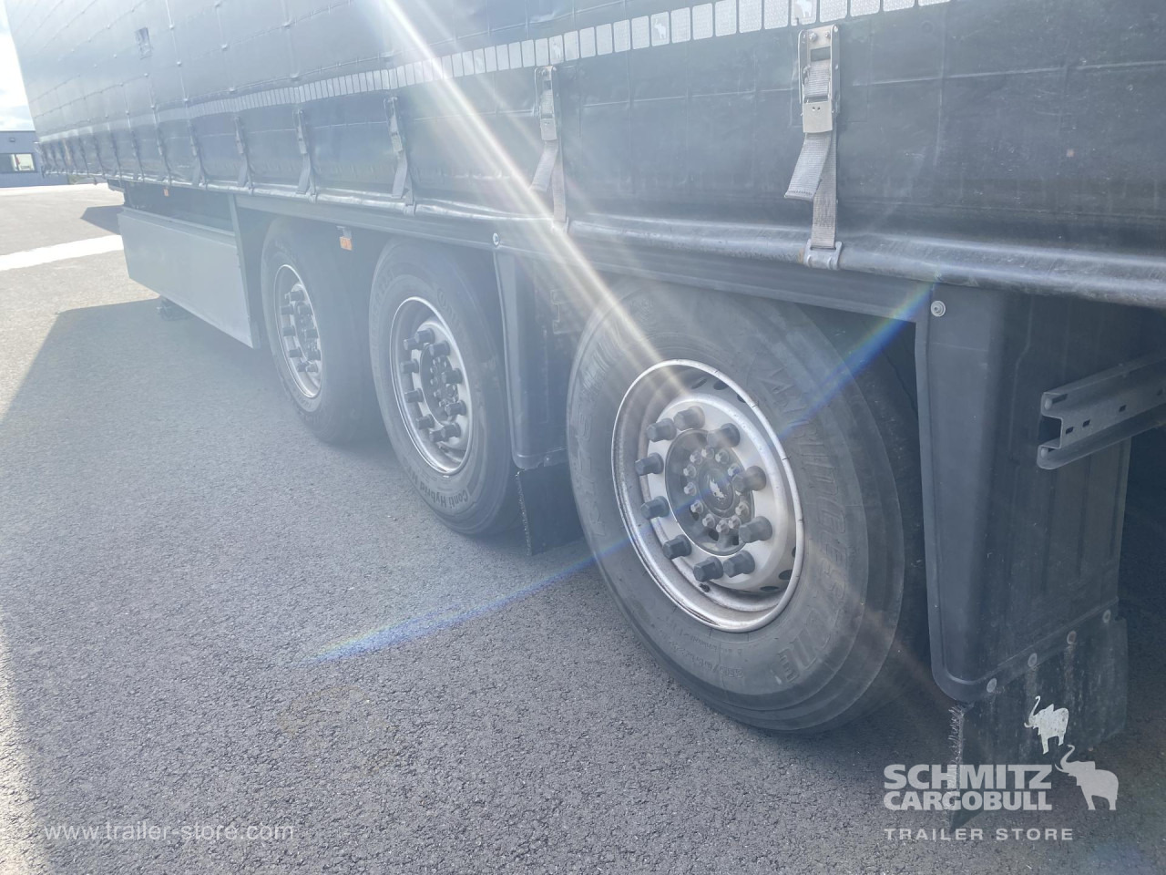 SCHMITZ Curtainsider Standard - Semi-trailer dengan terpal samping: gambar 4 SCHMITZ Curtainsider Standard - Semi-trailer dengan terpal samping: gambar 4
