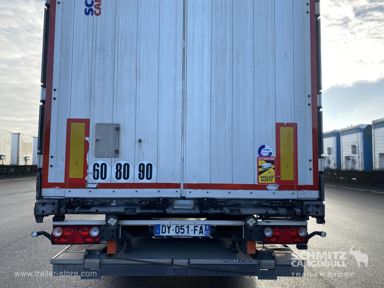 SCHMITZ Curtainsider Standard Taillift - Semi-trailer dengan terpal samping: gambar 2 SCHMITZ Curtainsider Standard Taillift - Semi-trailer dengan terpal samping: gambar 2