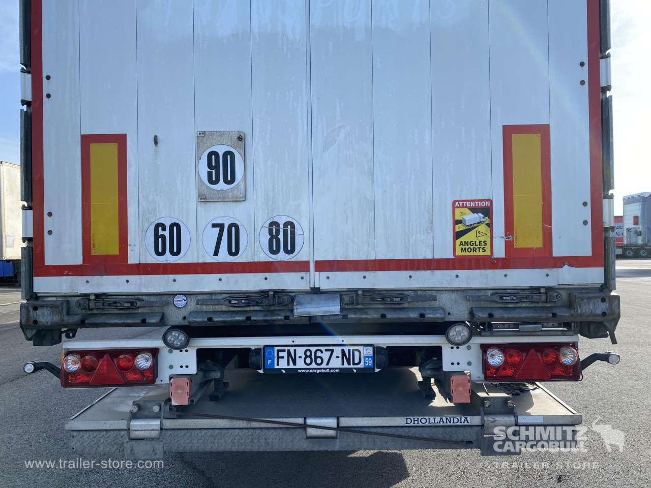 SCHMITZ Curtainsider Standard Taillift - Semi-trailer dengan terpal samping: gambar 2 SCHMITZ Curtainsider Standard Taillift - Semi-trailer dengan terpal samping: gambar 2