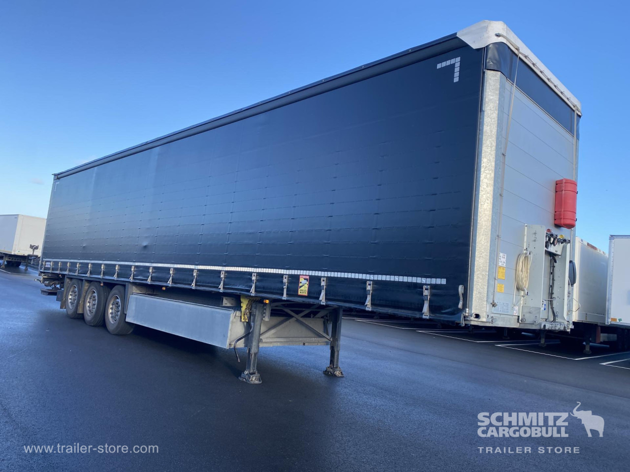 SCHMITZ Curtainsider Standard Taillift - Semi-trailer dengan terpal samping: gambar 1 SCHMITZ Curtainsider Standard Taillift - Semi-trailer dengan terpal samping: gambar 1
