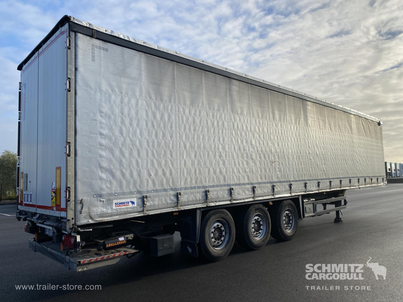 SCHMITZ Curtainsider Standard Taillift - Semi-trailer dengan terpal samping: gambar 3 SCHMITZ Curtainsider Standard Taillift - Semi-trailer dengan terpal samping: gambar 3