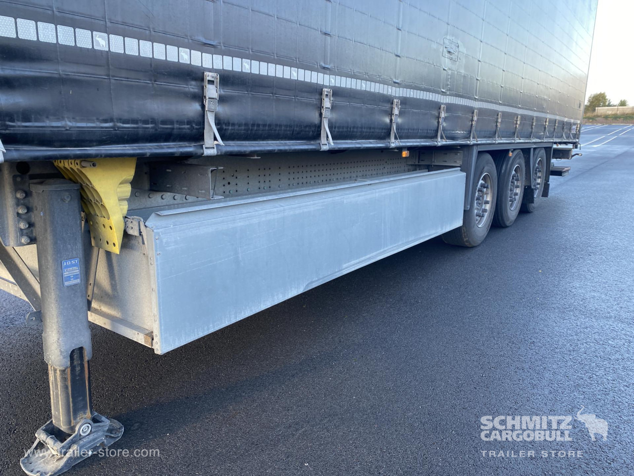 SCHMITZ Curtainsider Standard Taillift - Semi-trailer dengan terpal samping: gambar 3 SCHMITZ Curtainsider Standard Taillift - Semi-trailer dengan terpal samping: gambar 3