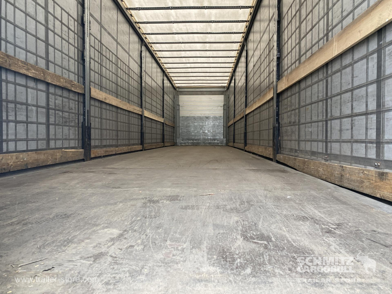 SCHMITZ Curtainsider Standard Taillift - Semi-trailer dengan terpal samping: gambar 4 SCHMITZ Curtainsider Standard Taillift - Semi-trailer dengan terpal samping: gambar 4