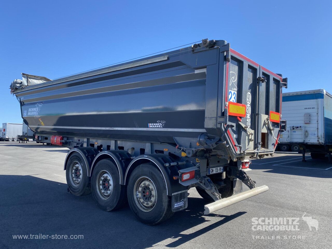 SCHMITZ Tipper Steel half pipe body 26m³ - Semi-trailer jungkit: gambar 5 SCHMITZ Tipper Steel half pipe body 26m³ - Semi-trailer jungkit: gambar 5