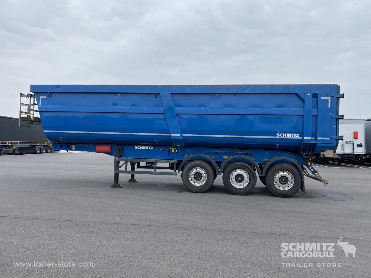 SCHMITZ Tipper Steel half pipe body 46m³ - Semi-trailer jungkit: gambar 4 SCHMITZ Tipper Steel half pipe body 46m³ - Semi-trailer jungkit: gambar 4