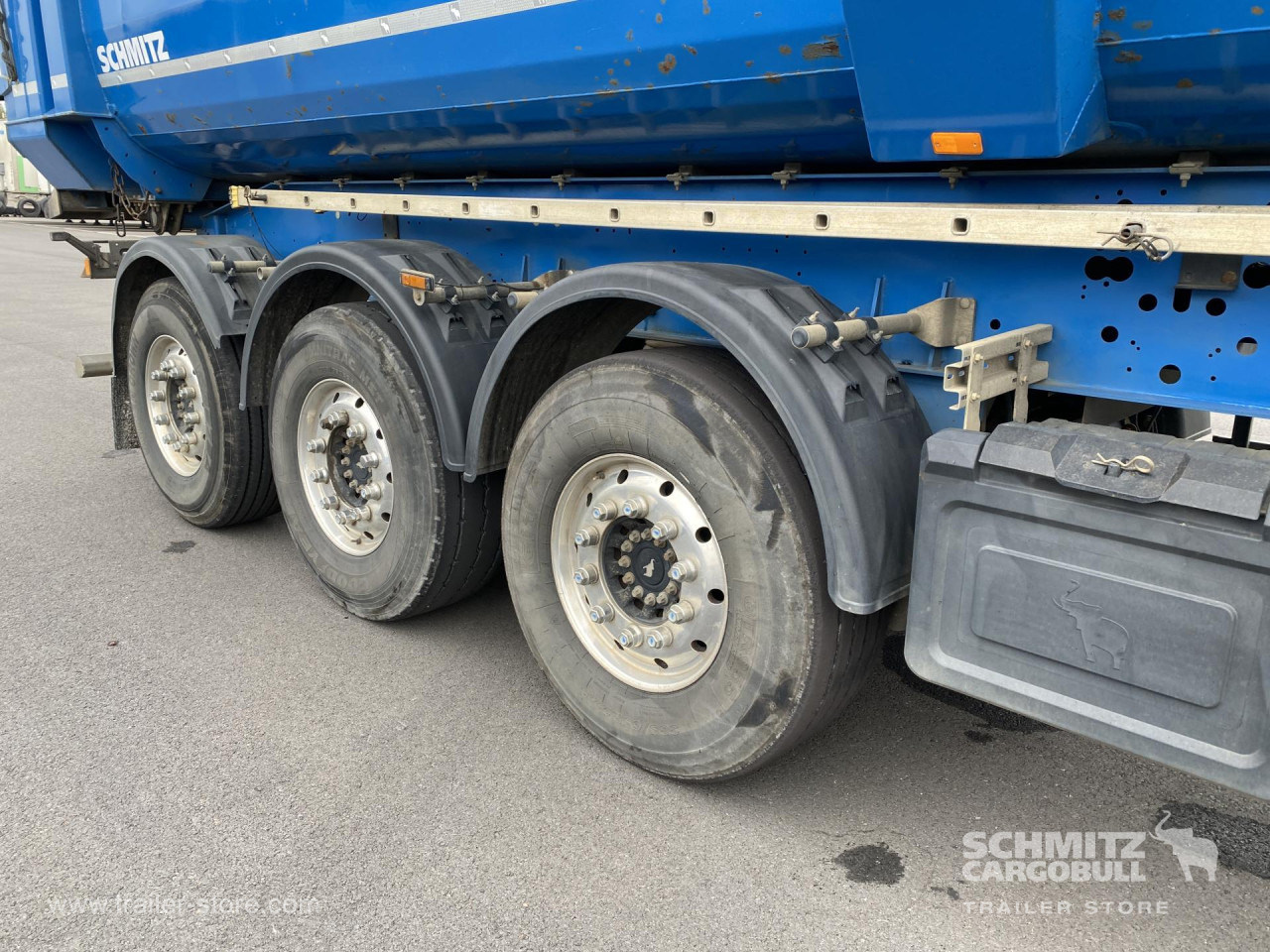 SCHMITZ Tipper Steel half pipe body 46m³ - Semi-trailer jungkit: gambar 2 SCHMITZ Tipper Steel half pipe body 46m³ - Semi-trailer jungkit: gambar 2