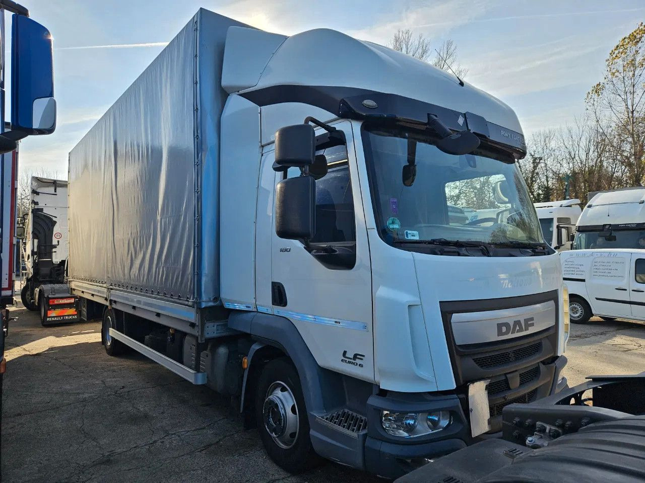 DAF LF 180 7.5 t - Truk dengan terpal samping: gambar 2 DAF LF 180 7.5 t - Truk dengan terpal samping: gambar 2