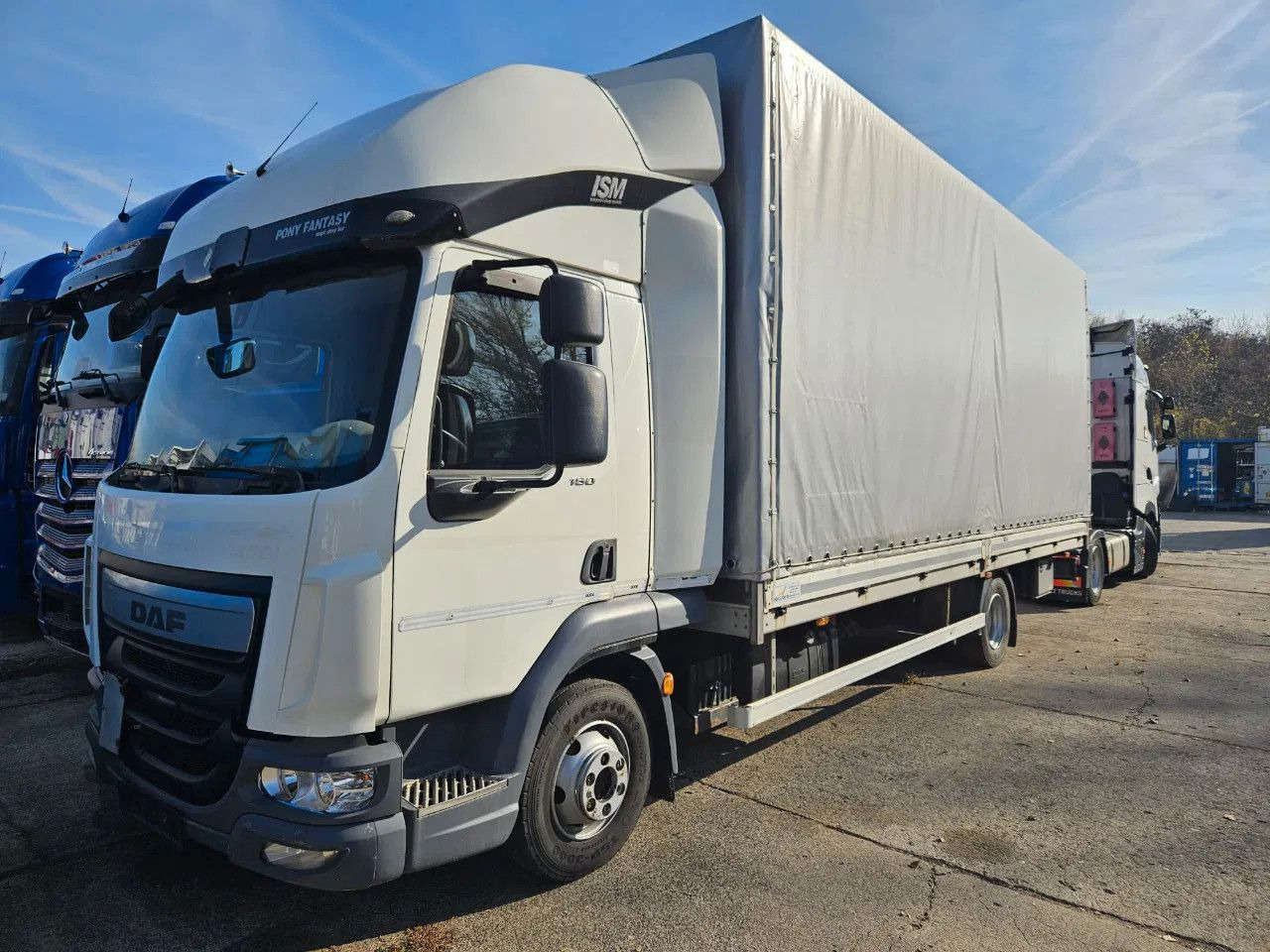 DAF LF 180 7.5 t - Truk dengan terpal samping: gambar 1 DAF LF 180 7.5 t - Truk dengan terpal samping: gambar 1