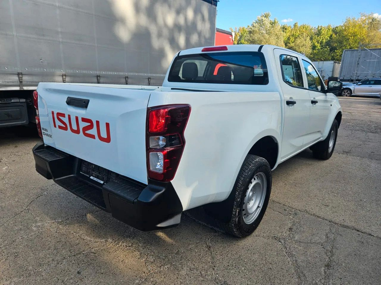 Isuzu D-Max 2H, 4H, 4L - Mobil SUV: gambar 4 Isuzu D-Max 2H, 4H, 4L - Mobil SUV: gambar 4
