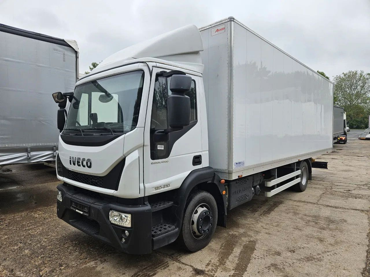 Iveco EuroCargo 120 - 210 BOX 12t Only 7554 km - Truk box: gambar 1 Iveco EuroCargo 120 - 210 BOX 12t Only 7554 km - Truk box: gambar 1