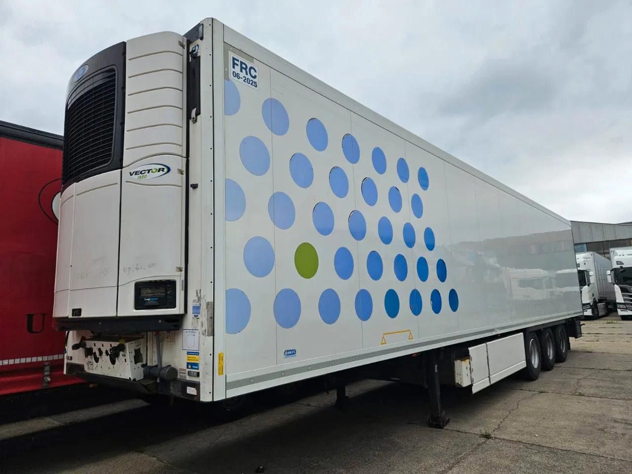 Krone SD-Carrier Vector I550-Total Engine hours 9163 - - Semi-trailer berpendingin: gambar 1 Krone SD-Carrier Vector I550-Total Engine hours 9163 - - Semi-trailer berpendingin: gambar 1