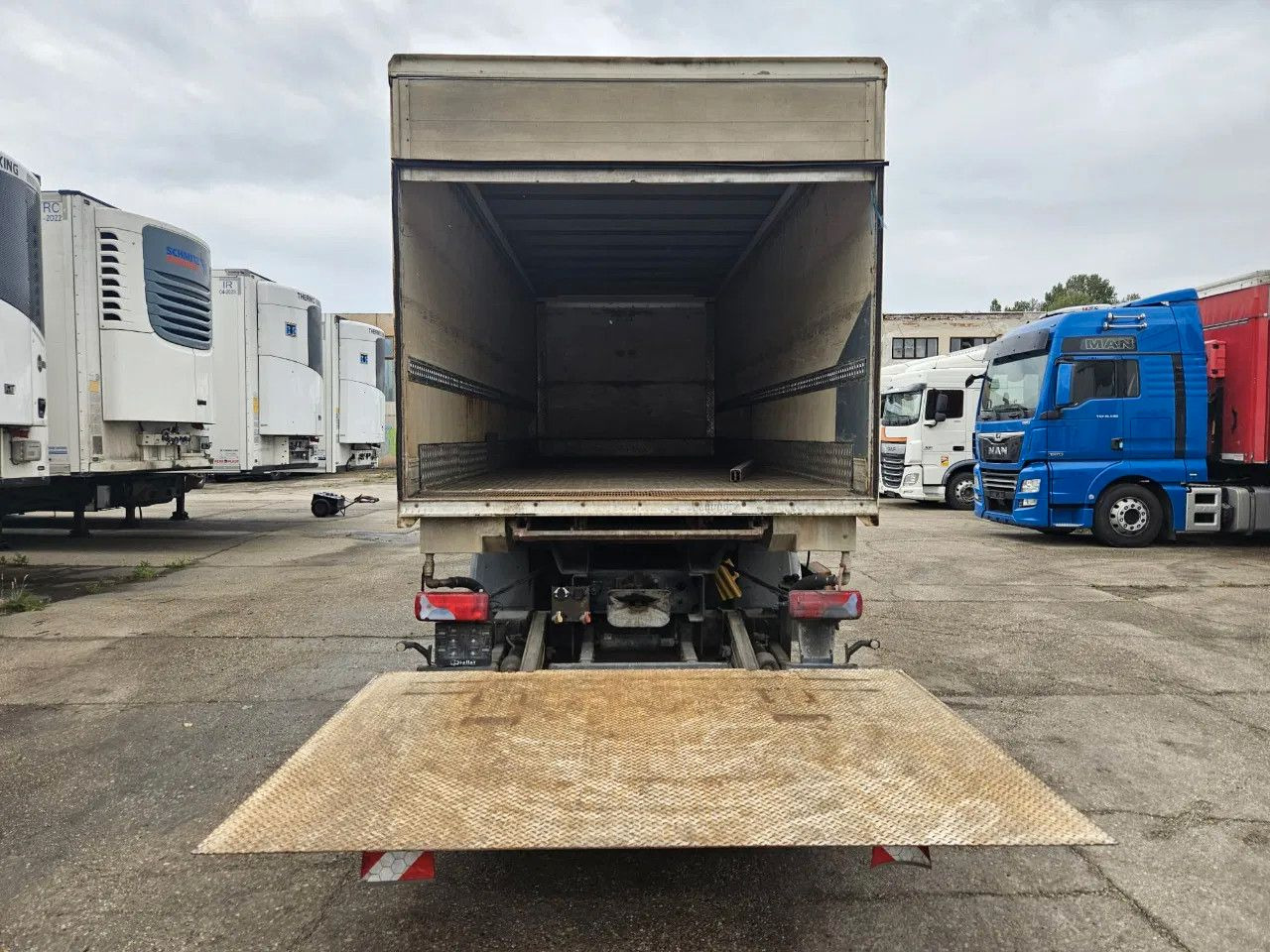 MAN TGA 26.400 BDF Tail Lift Euro5, New Smart2 Tacho - Pengangkut kontainer/ Container truck: gambar 5 MAN TGA 26.400 BDF Tail Lift Euro5, New Smart2 Tacho - Pengangkut kontainer/ Container truck: gambar 5