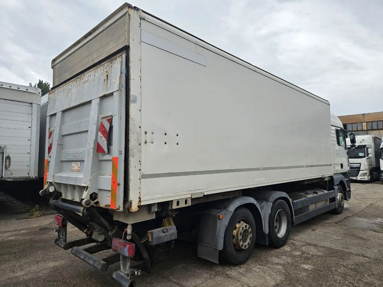 MAN TGA 26.400 BDF Tail Lift Euro5, New Smart2 Tacho - Pengangkut kontainer/ Container truck: gambar 3 MAN TGA 26.400 BDF Tail Lift Euro5, New Smart2 Tacho - Pengangkut kontainer/ Container truck: gambar 3