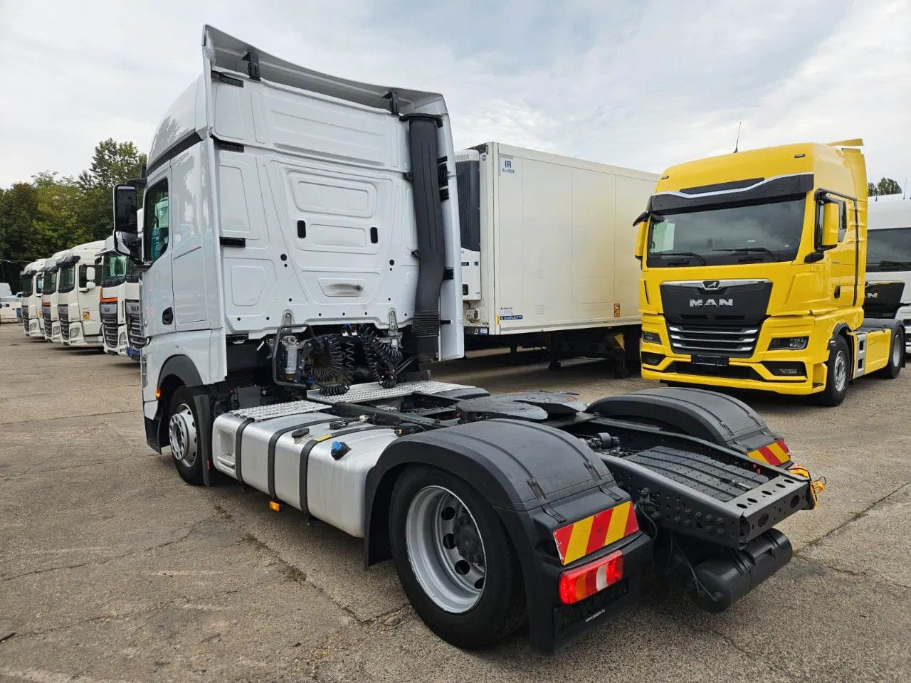 Mercedes-Benz Actros 1851 Mega, BigSpace, Standklima, 4 units - Tractor head: gambar 4 Mercedes-Benz Actros 1851 Mega, BigSpace, Standklima, 4 units - Tractor head: gambar 4
