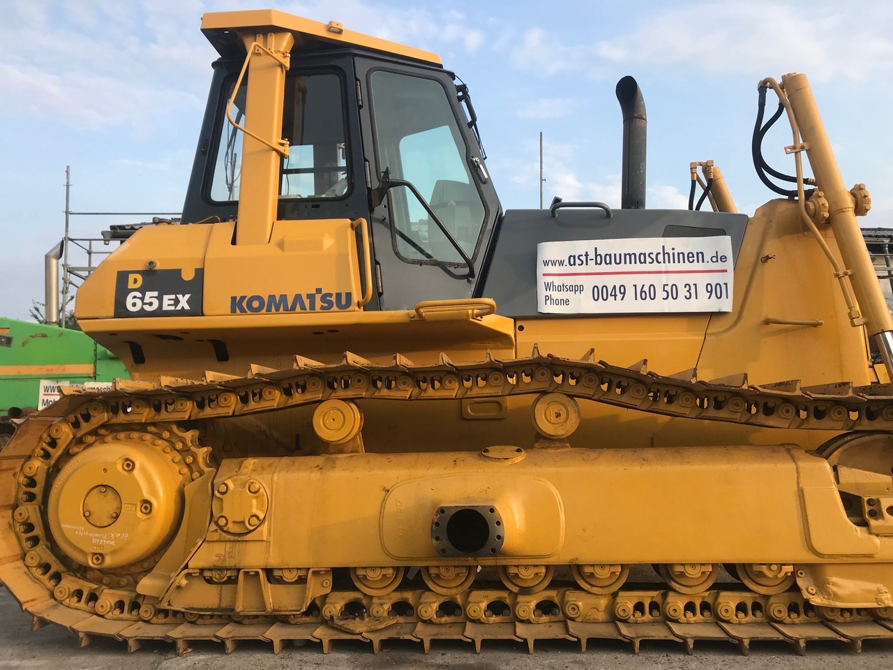 KOMATSU D65EX-12 mit Ripperventil - Bulldozer: gambar 1 KOMATSU D65EX-12 mit Ripperventil - Bulldozer: gambar 1