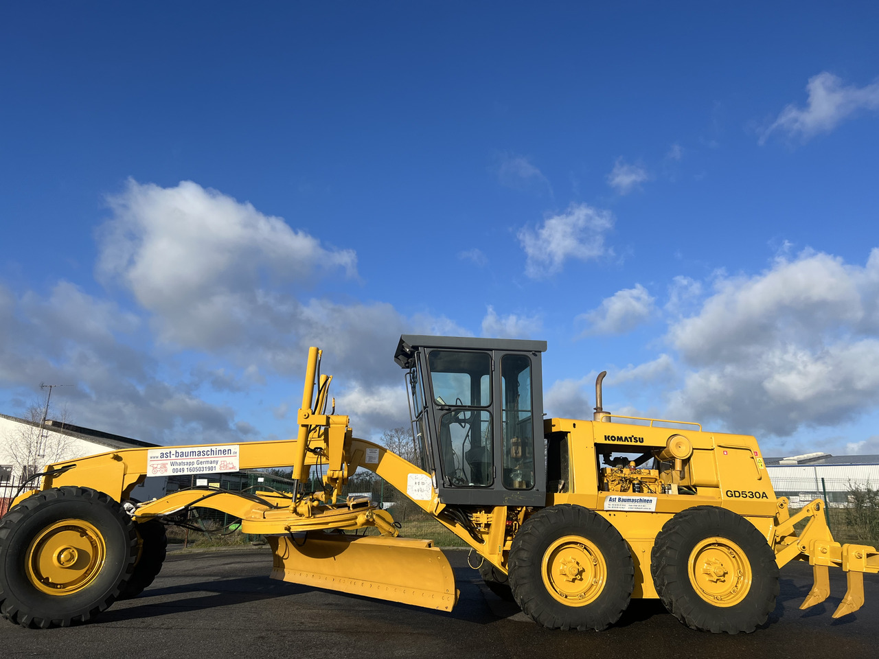 KOMATSU GD530A mit 5-Zahn-Heckaufreisser - Grader: gambar 2 KOMATSU GD530A mit 5-Zahn-Heckaufreisser - Grader: gambar 2