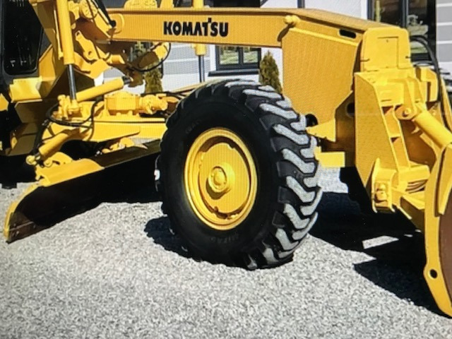 Komatsu GD530A mit 5-Zahn Heckaufreißer - Grader: gambar 2 Komatsu GD530A mit 5-Zahn Heckaufreißer - Grader: gambar 2