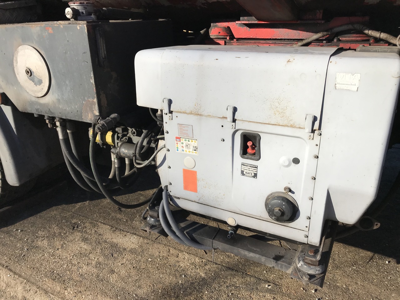 MAN Asphaltsprayer TGA 26.480 6x2-2 - Aspal sprayer: gambar 3 MAN Asphaltsprayer TGA 26.480 6x2-2 - Aspal sprayer: gambar 3