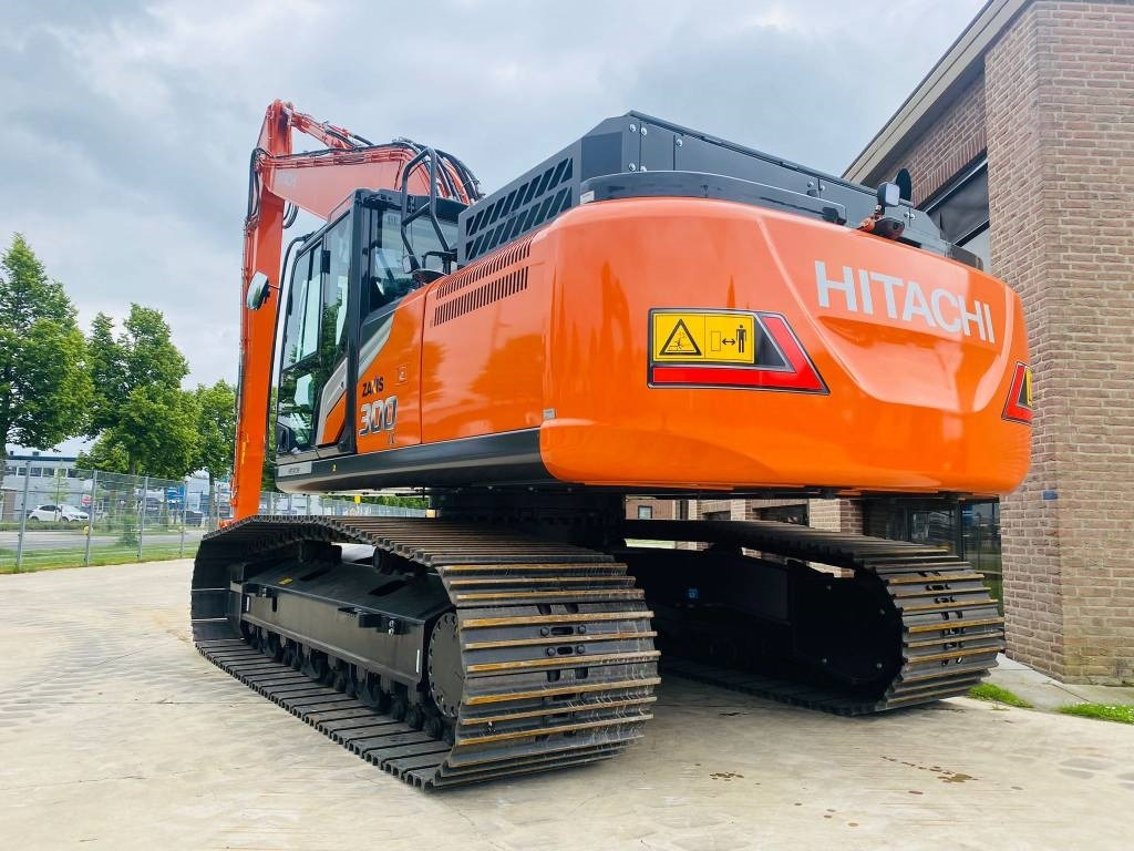 Hitachi ZX 300lc-7 - Ekskavator perayap: gambar 5 Hitachi ZX 300lc-7 - Ekskavator perayap: gambar 5