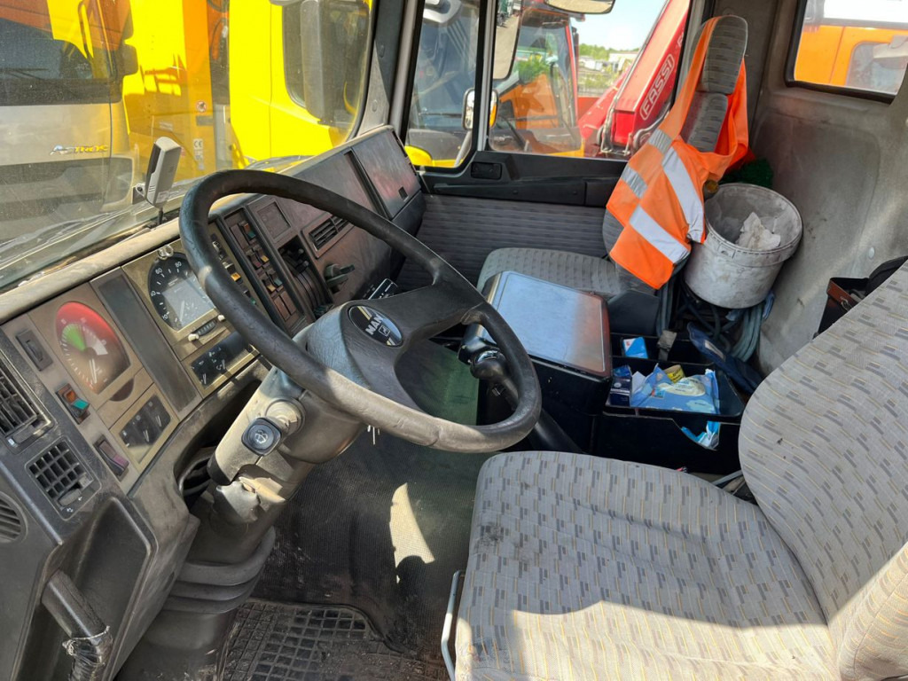MAN MAN F2000 Abrollkipper mit Kran 27.342 6x4 - Hook lift, Truk derek: gambar 5 MAN MAN F2000 Abrollkipper mit Kran 27.342 6x4 - Hook lift, Truk derek: gambar 5