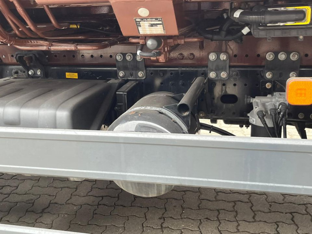 MAN TG-M 18.320 4x2 Absetzkipper Meiller, Funk - Truk skip loader: gambar 4 MAN TG-M 18.320 4x2 Absetzkipper Meiller, Funk - Truk skip loader: gambar 4