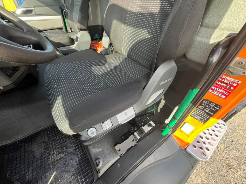 MAN TG-S 26.400 6x4H-2 BL Abrollkipper mit Kran Lift Lenk - Hook lift, Truk derek: gambar 4 MAN TG-S 26.400 6x4H-2 BL Abrollkipper mit Kran Lift Lenk - Hook lift, Truk derek: gambar 4