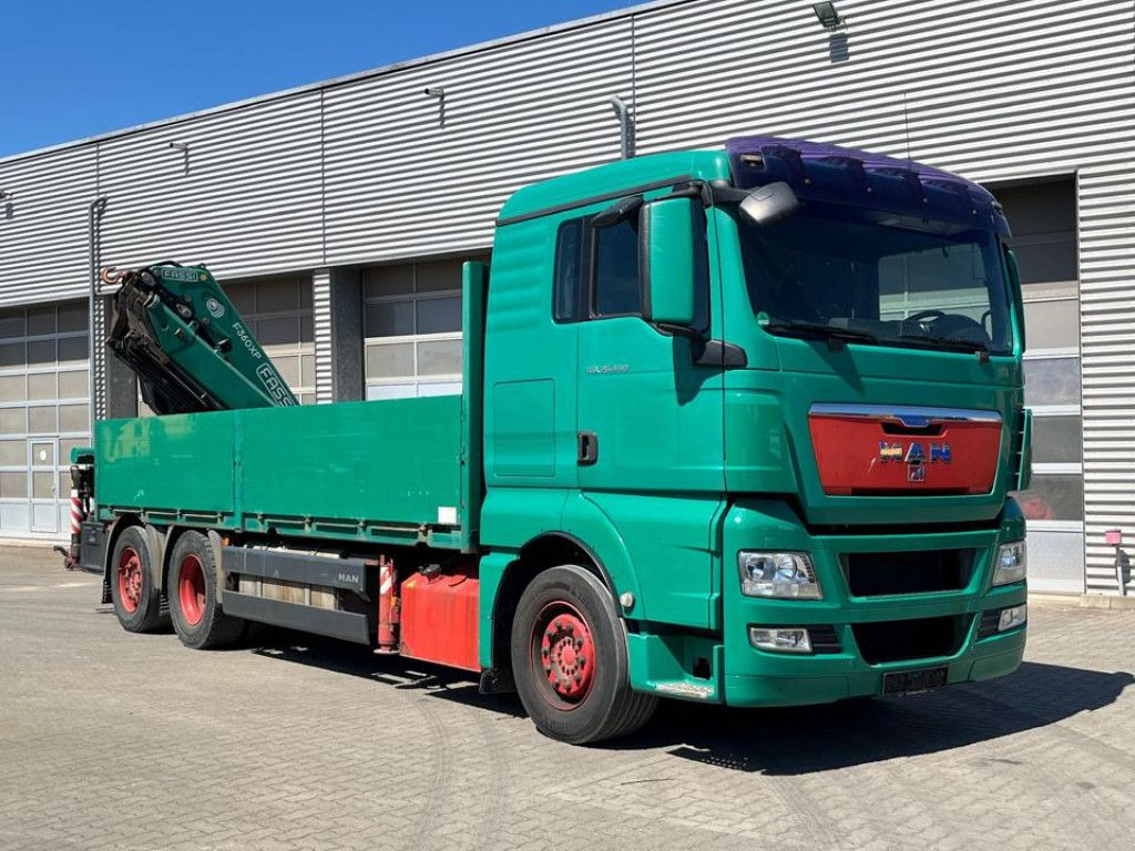 MAN TG-X 26.440 6x2-2 BL Pritsche Heckkran Fassi 360 - Truk flatbed, Truk derek: gambar 2 MAN TG-X 26.440 6x2-2 BL Pritsche Heckkran Fassi 360 - Truk flatbed, Truk derek: gambar 2