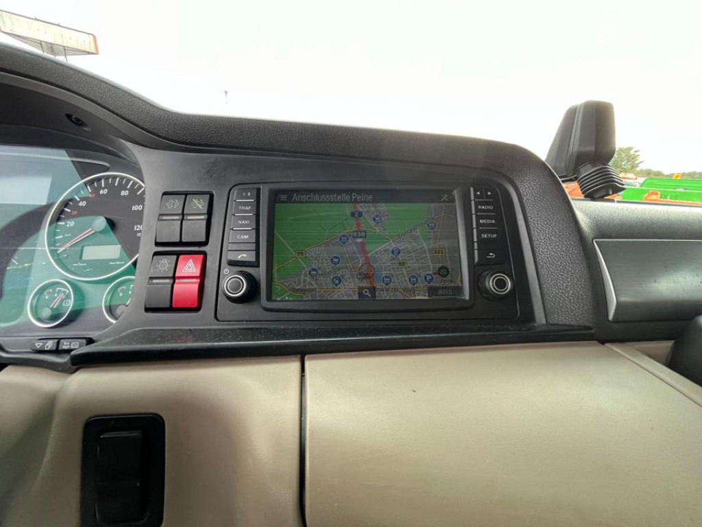 MAN TG-X 26.460 6x2-2 BL Pritsche Kran PK 24.001 Funk Lenk - Truk flatbed, Truk derek: gambar 4 MAN TG-X 26.460 6x2-2 BL Pritsche Kran PK 24.001 Funk Lenk - Truk flatbed, Truk derek: gambar 4