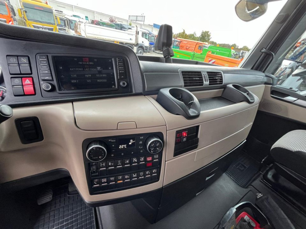 MAN TG-X 26.460 6x2-2 BL Pritsche Kran PK 24.001 Funk Lenk - Truk flatbed, Truk derek: gambar 3 MAN TG-X 26.460 6x2-2 BL Pritsche Kran PK 24.001 Funk Lenk - Truk flatbed, Truk derek: gambar 3