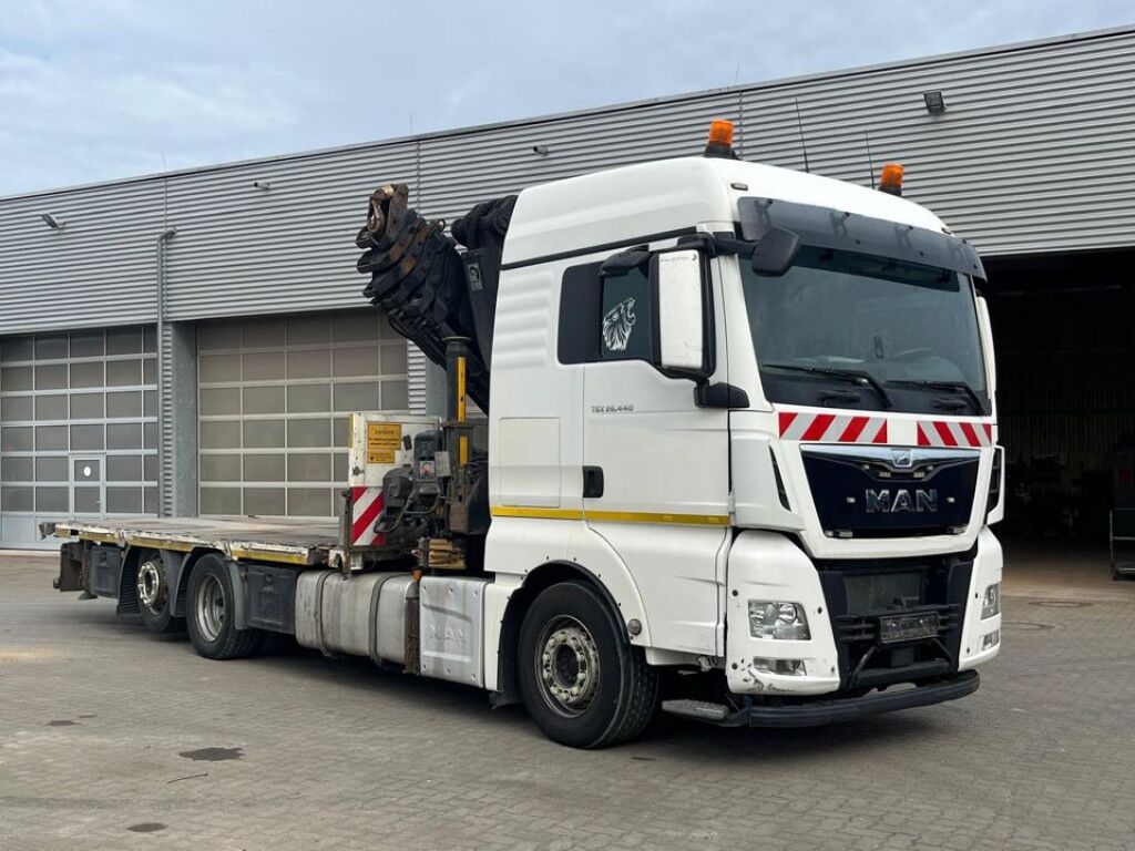MAN TG-X Pritsche Kran 26.440 6x2 Hiab 422+ Funk - Truk flatbed, Truk derek: gambar 2 MAN TG-X Pritsche Kran 26.440 6x2 Hiab 422+ Funk - Truk flatbed, Truk derek: gambar 2