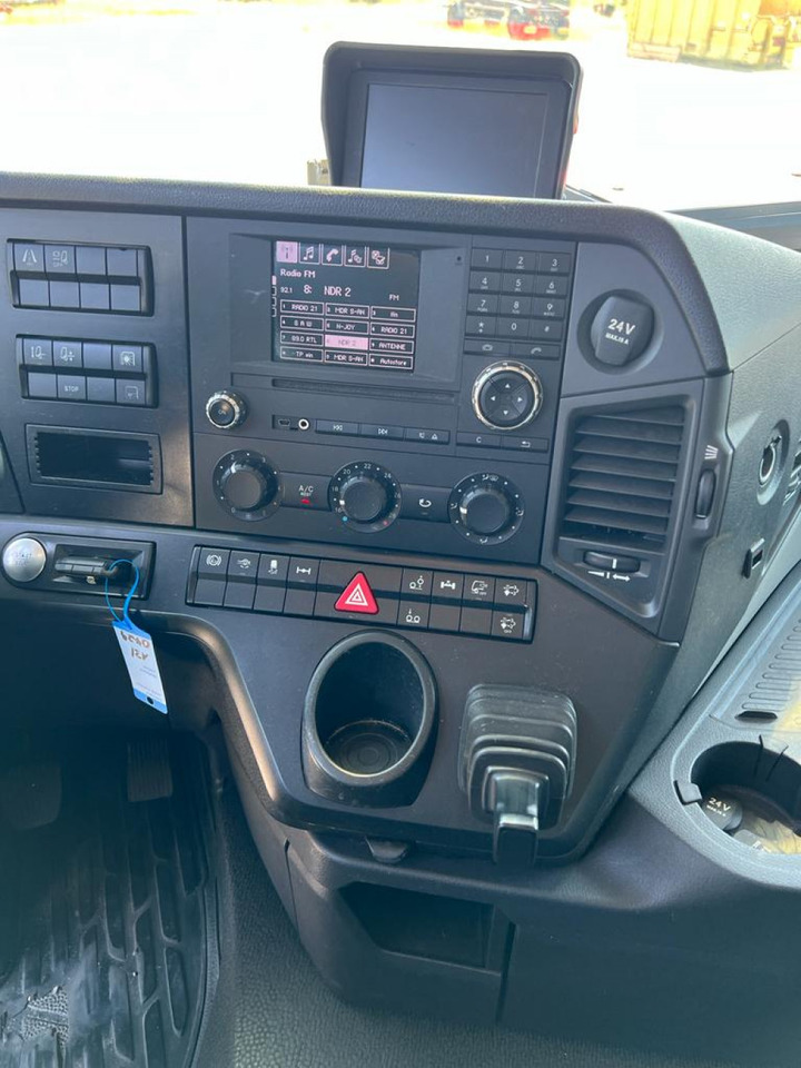 MERCEDES-BENZ Antos 2540 L 6x2 Pritsche LBW - Truk dengan terpal samping: gambar 2 MERCEDES-BENZ Antos 2540 L 6x2 Pritsche LBW - Truk dengan terpal samping: gambar 2